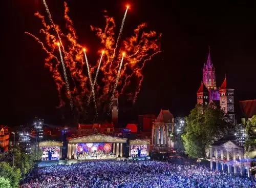 AndrC3A9Rieus2026SummerConcertVivaMaastricht_134253857662534182_big-cine_deskt.webp